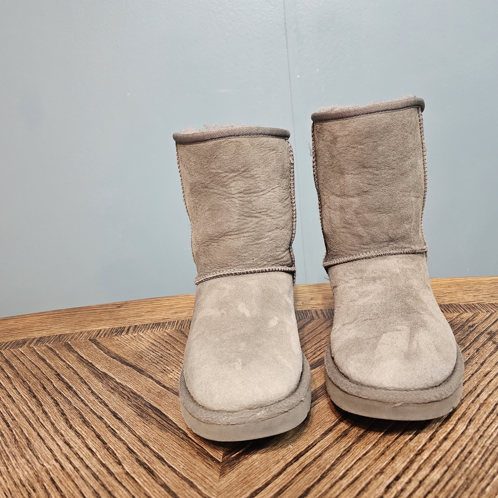 UGG GREY CLASSIC SHORT II WOMEN